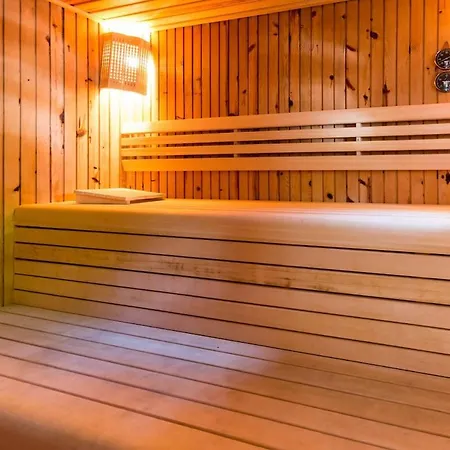 Hébergement de vacances St John's House With Private Pool, Gardens & Sauna *