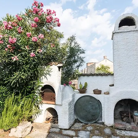 St John's House With Private Pool, Gardens & Sauna Hébergement de vacances Selçuk