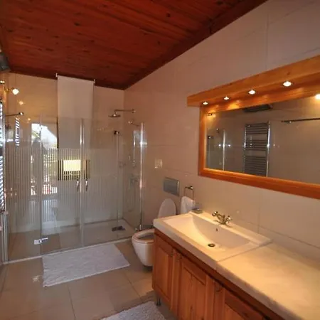 St John's House With Private Pool, Gardens & Sauna Hébergement de vacances Selçuk