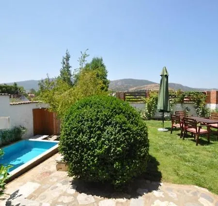 St John's House With Private Pool, Gardens & Sauna Hébergement de vacances *