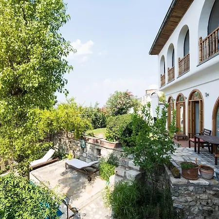 Hébergement de vacances St John's House With Private Pool, Gardens & Sauna