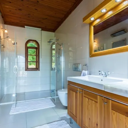 Hébergement de vacances St John's House With Private Pool, Gardens & Sauna Selçuk