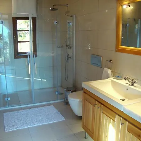 St John's House With Private Pool, Gardens & Sauna Hébergement de vacances