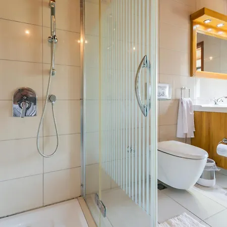 St John's House With Private Pool, Gardens & Sauna *