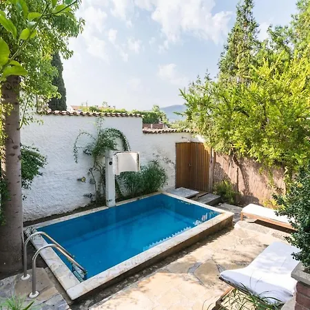 St John's House With Private Pool, Gardens & Sauna Hébergement de vacances