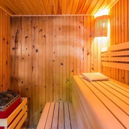 Hébergement de vacances St John's House With Private Pool, Gardens & Sauna